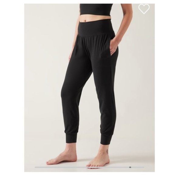Athleta Pants & Jumpsuits Athleta Salutation Cruise Jogger In
